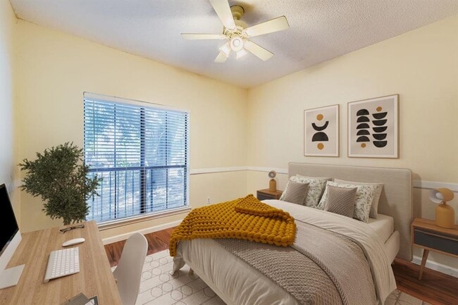 Building Photo - 708 Graham Pl