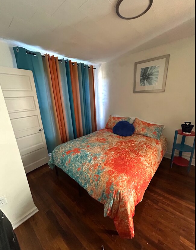 Building Photo - 2201 Beaver-Rooms