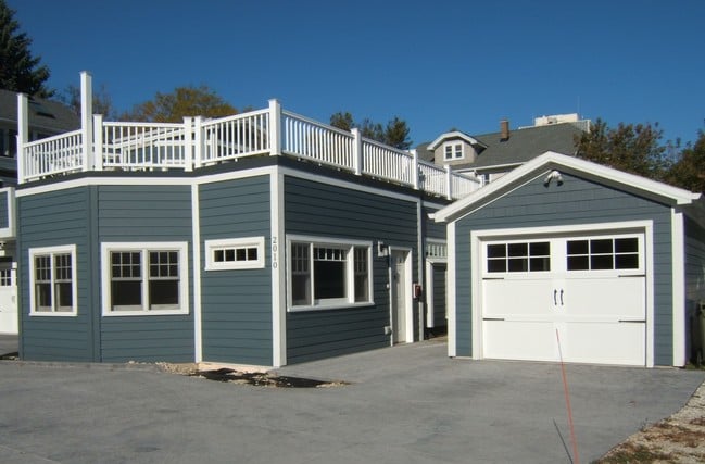 Building Photo - 2010 E Iron St
