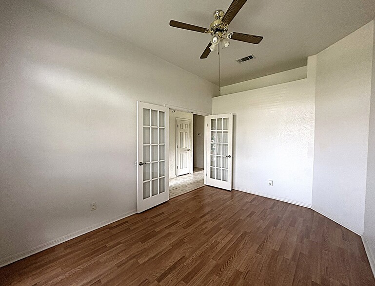Building Photo - 3912 Bur Oak Dr