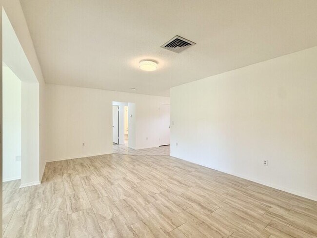 Building Photo - 4149 Prudence Dr