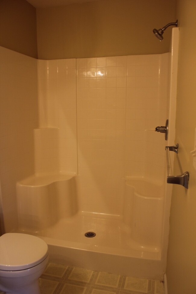 Building Photo - Townhouse for Rent in Taylor Springs