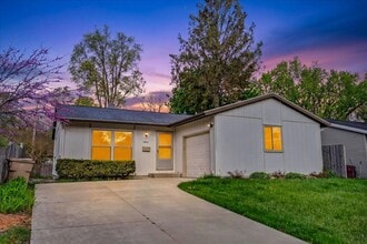 Building Photo - 1806 Golden Oak Ln