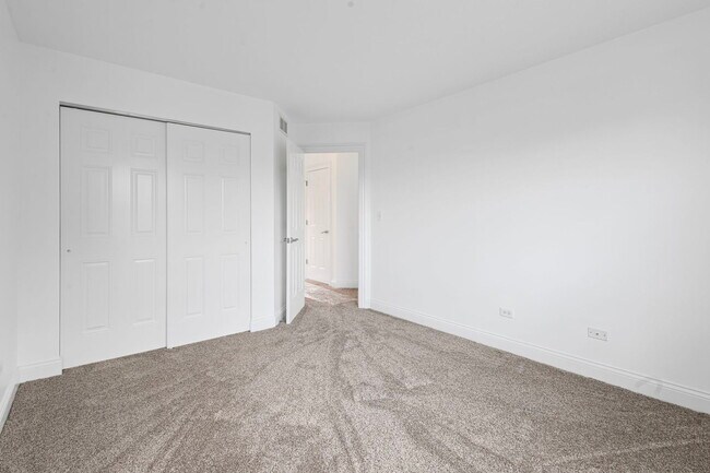 Building Photo - 11 Foxcroft Rd