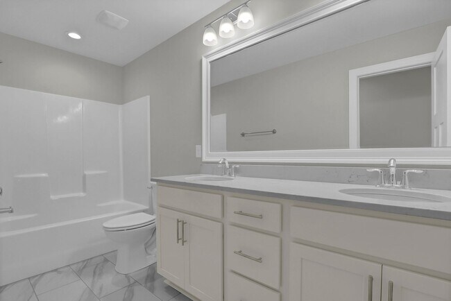 Building Photo - 4 bedroom, 3.5 bath Hampstead home in Sanc...