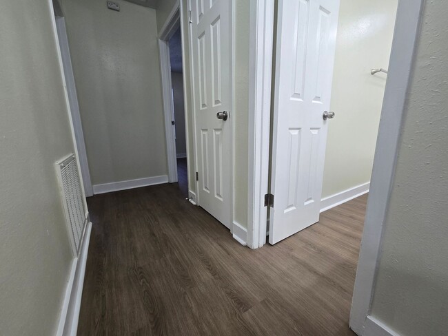 Building Photo - Remodeled 2 Bed 1 Bath Duplex for Lease!!