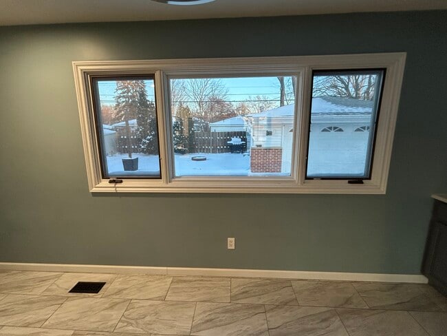 Building Photo - 6838 Moccasin St