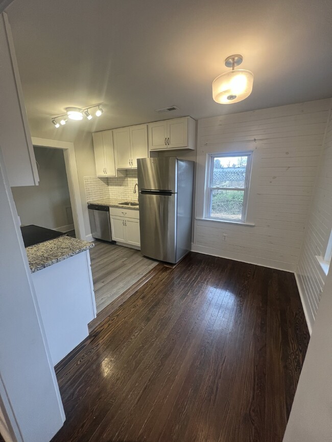 Building Photo - Charming 3-Bedroom Home with 3 Full Bathro...