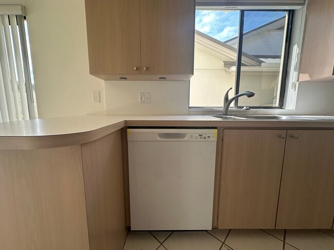 Building Photo - Luxurious 3 Bedroom Oasis with Pool and Beach Access AVAILABLE NOW!