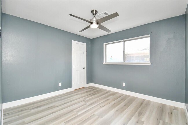 Building Photo - 9126 Troulon Dr