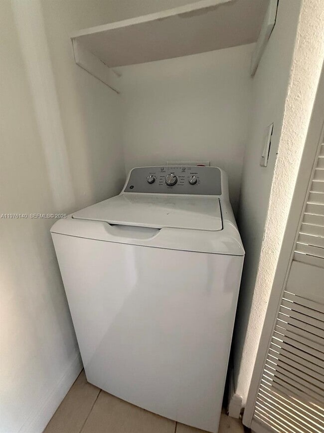 Building Photo - 8735 NW 39th St