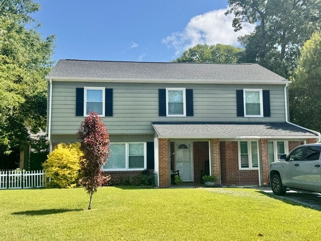 Building Photo - 4-Bedroom Home with Bonus Flex Room