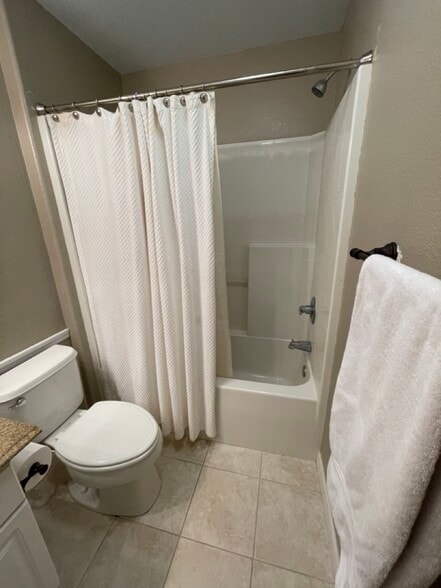 2nd bathroom - 27 Meritage Cmn
