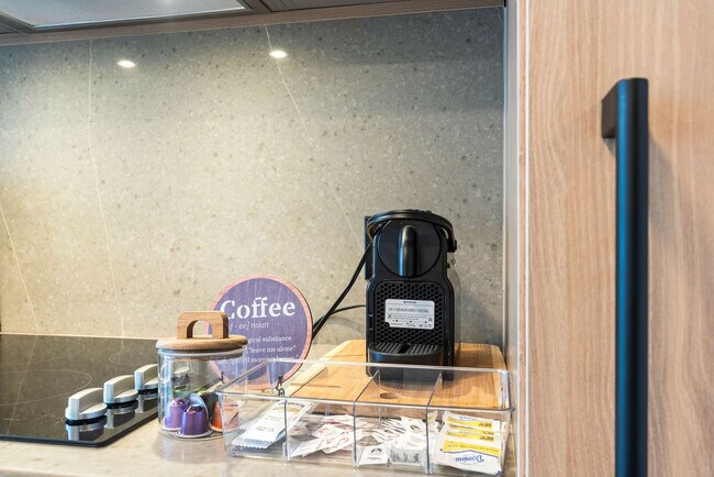 Building Photo - 121 NE 5th St