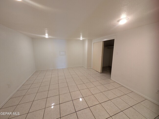 Building Photo - 608 Stewart Ct