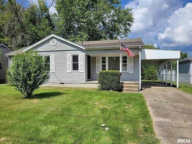 Primary Photo - 1704 W Walnut St