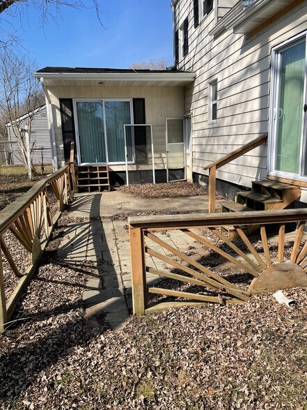 Patio - 3411 W Mott Ave