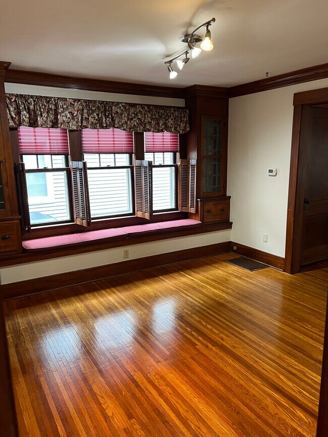 Building Photo - 204 Genesee Park Blvd