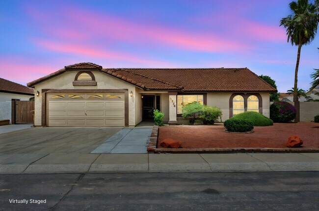 Building Photo - 8734 W Bloomfield Rd