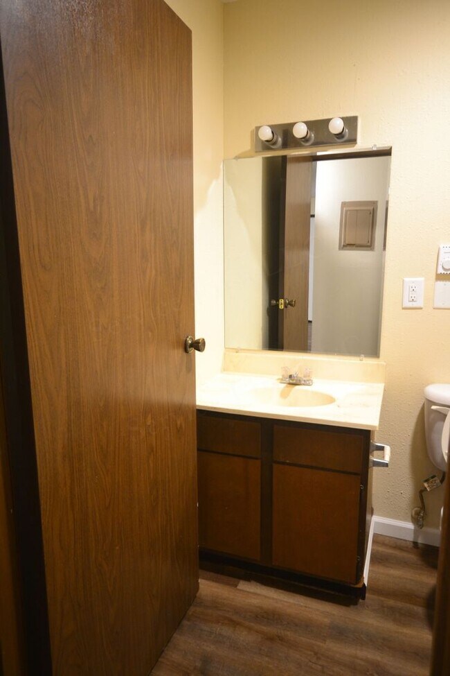 Building Photo - Longton Apartments