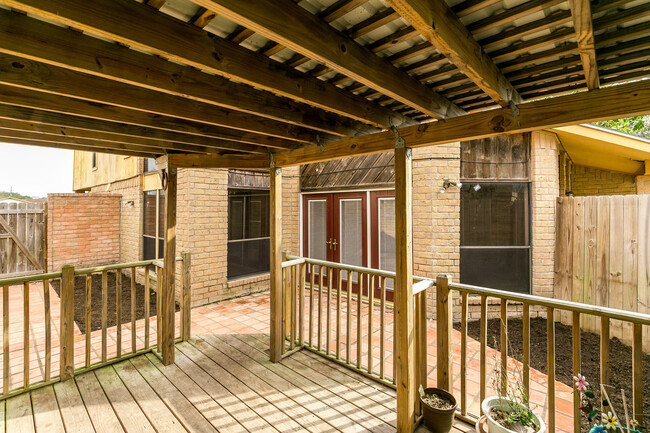 Building Photo - Two-story - 2 bedroom/ 2.5 bath townhome -...