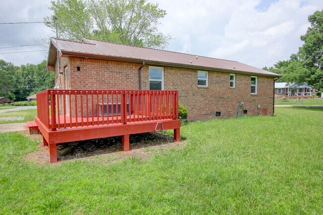 Building Photo - 729 Welsey Dr