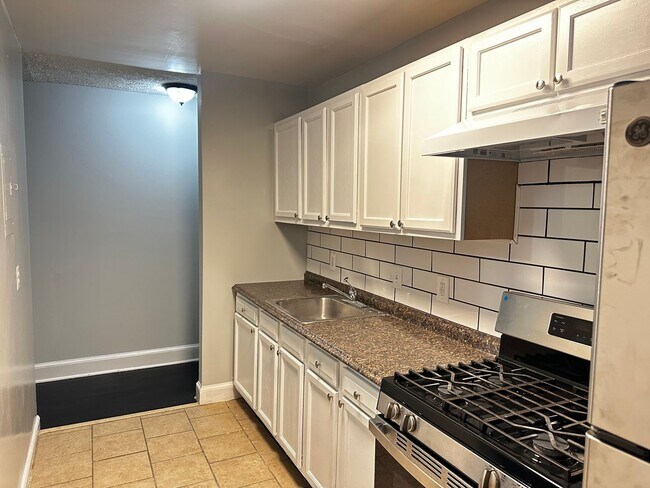 Building Photo - 4632 Hillside Rd SE