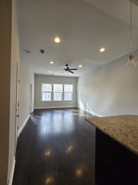 Building Photo - 2414 W Fullerton Ave