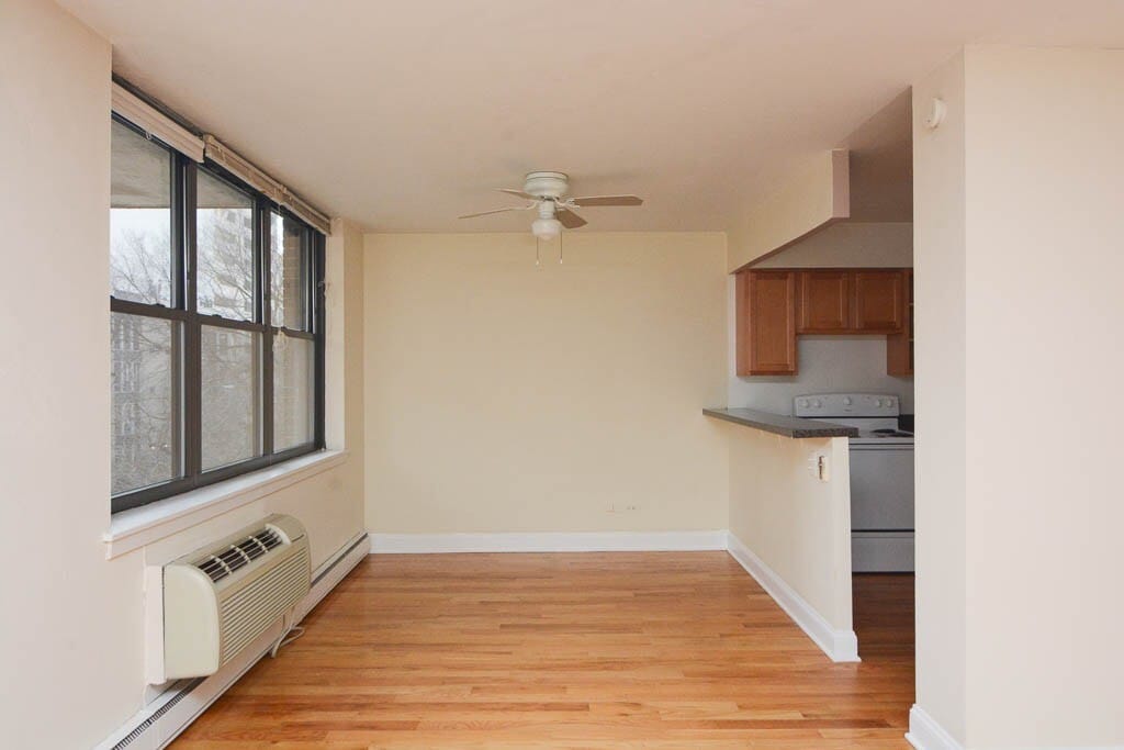 Building Photo - 1329 N Dearborn St