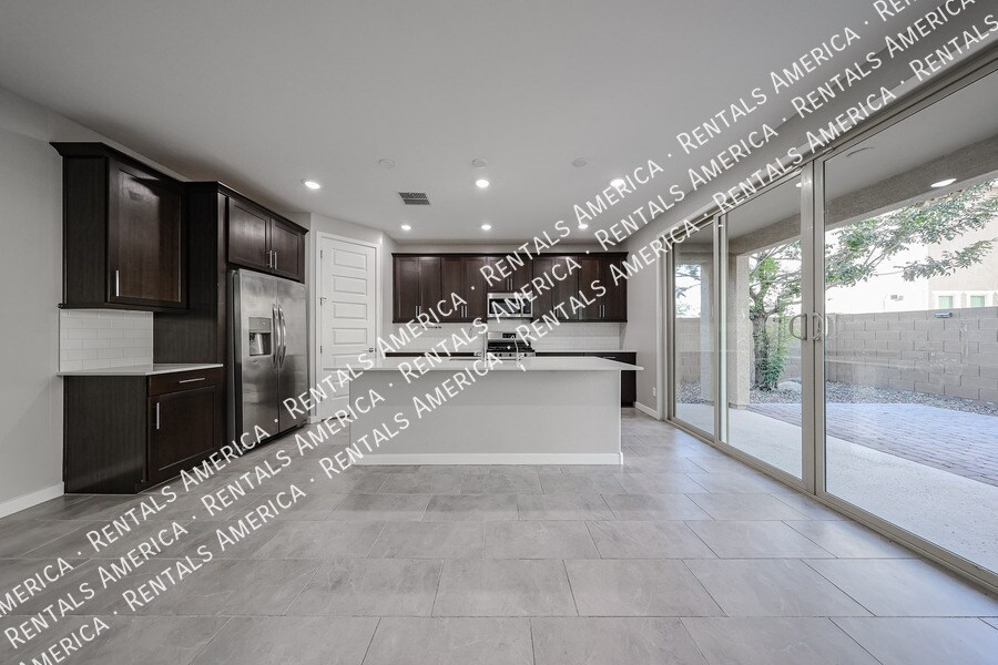 Building Photo - 1026 E Weatherby Way