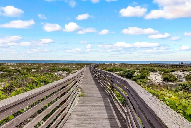 Building Photo - Newly Remodeled Beachside Home – Walk to the Ocean