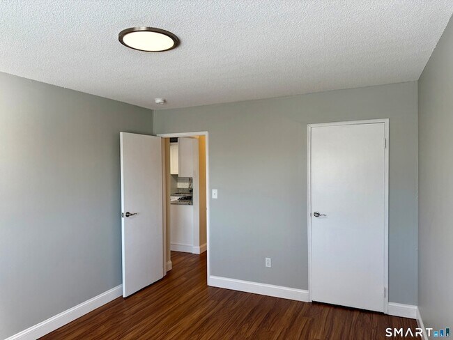 Building Photo - 1168 Main St