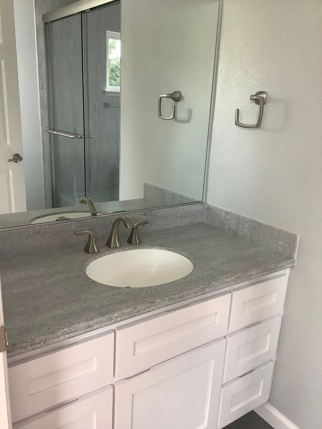 Building Photo - Updated 2 bedroom, 2 1/2 bathroom townhouse in downtown Sebastopol