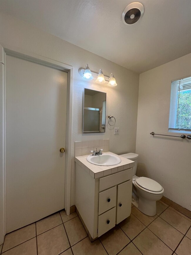 Building Photo - 9905 W Shaw Ave