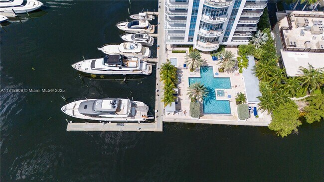Building Photo - 17301 Biscayne Blvd