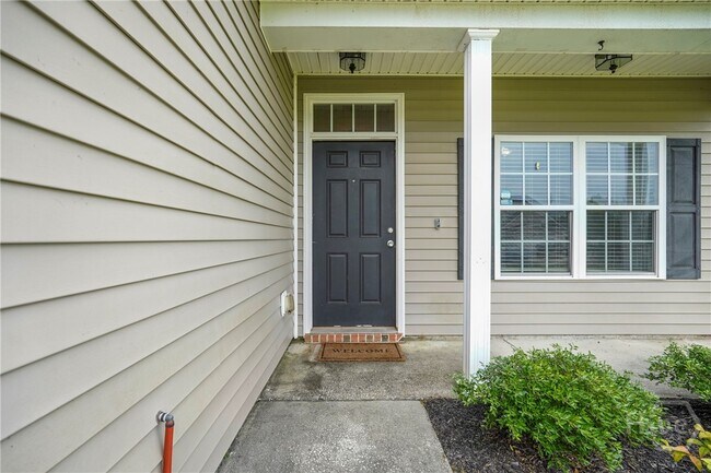Building Photo - 25 Evergreen Oak Dr