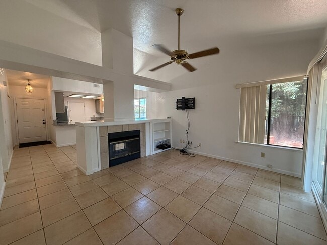 Building Photo - Get $400 Off Your 1st Month's Rent