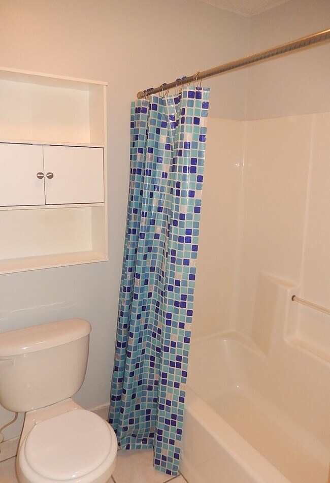 Building Photo - 3BR/2BA Single Family House