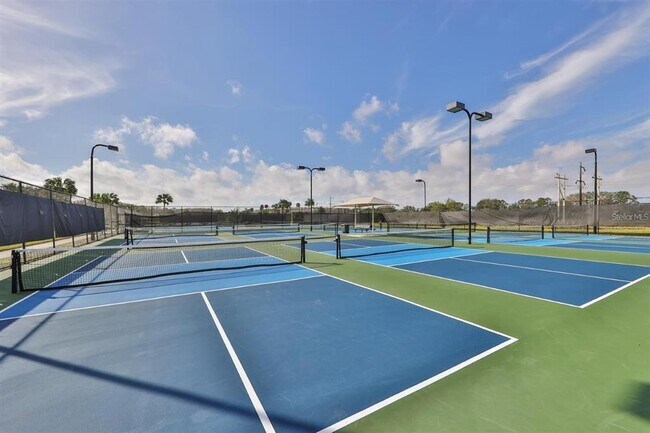 Building Photo - 819 Fairwaycove Ln