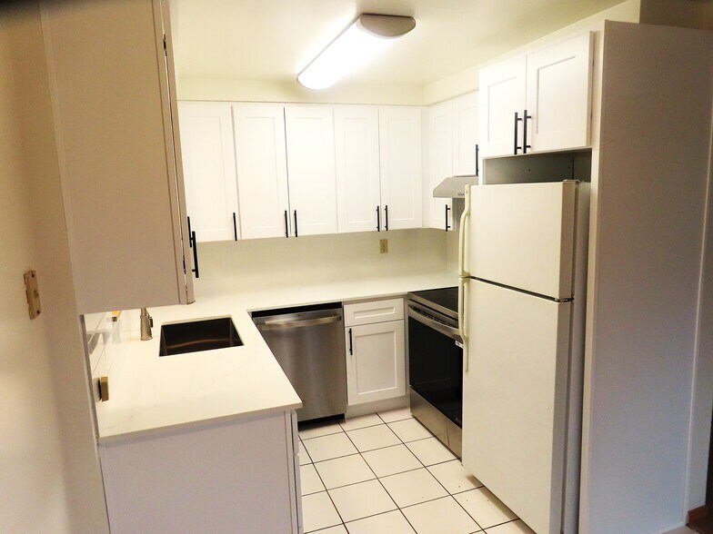 Building Photo - 5220 Sand Point Way NE