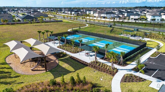 Building Photo - Spacious Like New 4-Bedroom Oasis with 3 F...