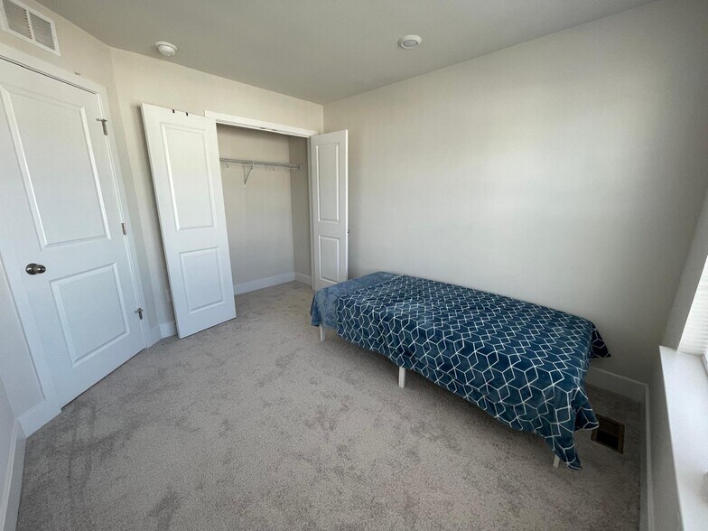 Building Photo - 1235 Greylock Ln