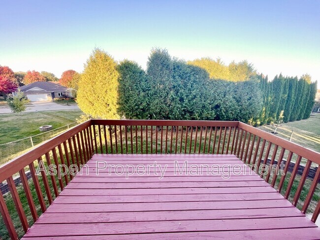 Building Photo - 626 Tipperary Rd