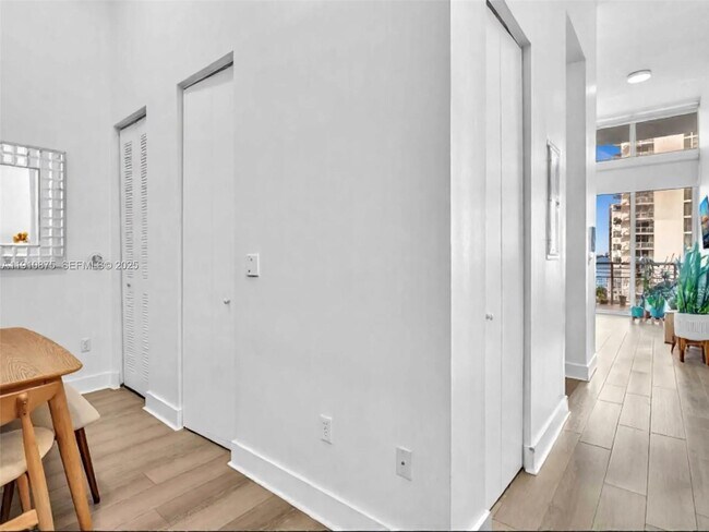 Building Photo - 2200 NE 4th Ave