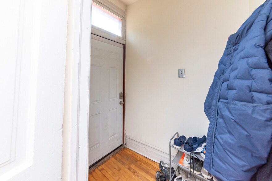 Building Photo - 1944 N Bissell St