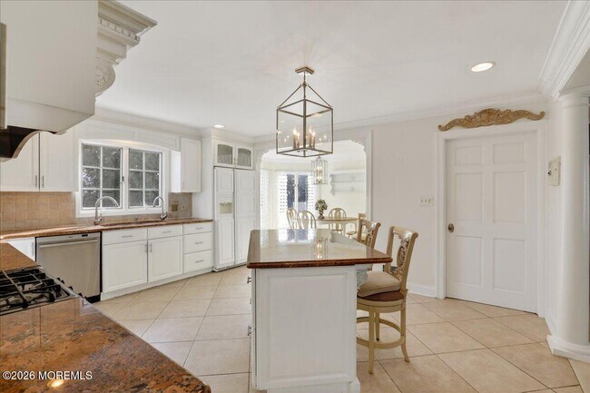 Building Photo - 328 E Main St