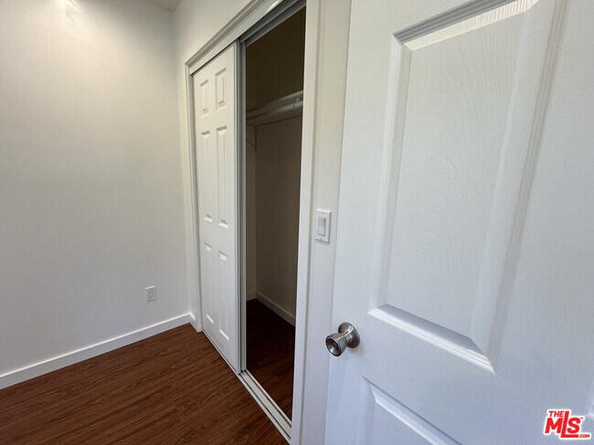 Building Photo - 3901 S Orange Dr