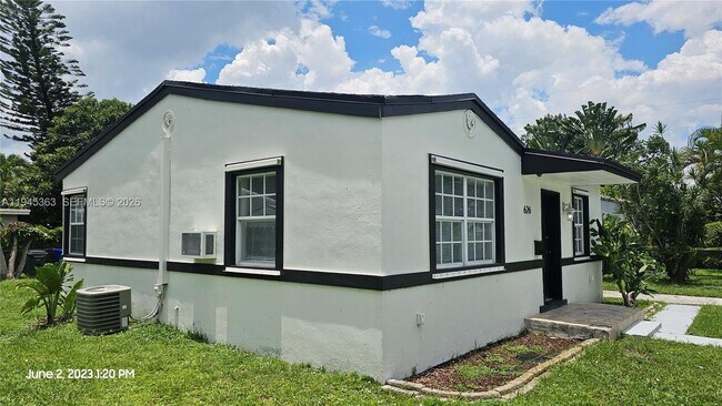 Building Photo - 626 S 28th Ave