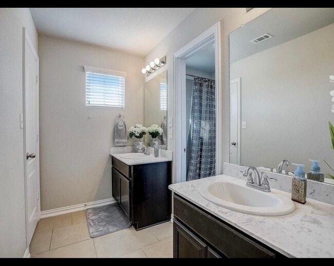 Building Photo - 8014 Arezzo Dr