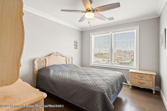 Building Photo - 29 7th Ave